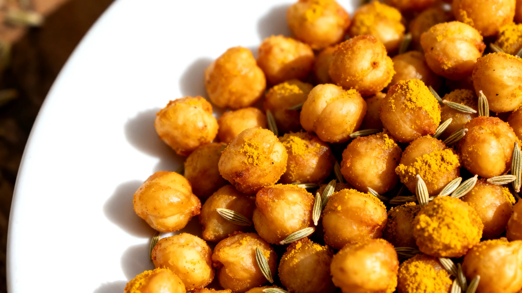 Geröstete Kichererbsen mit Fenchelsamen und Kurkuma"
