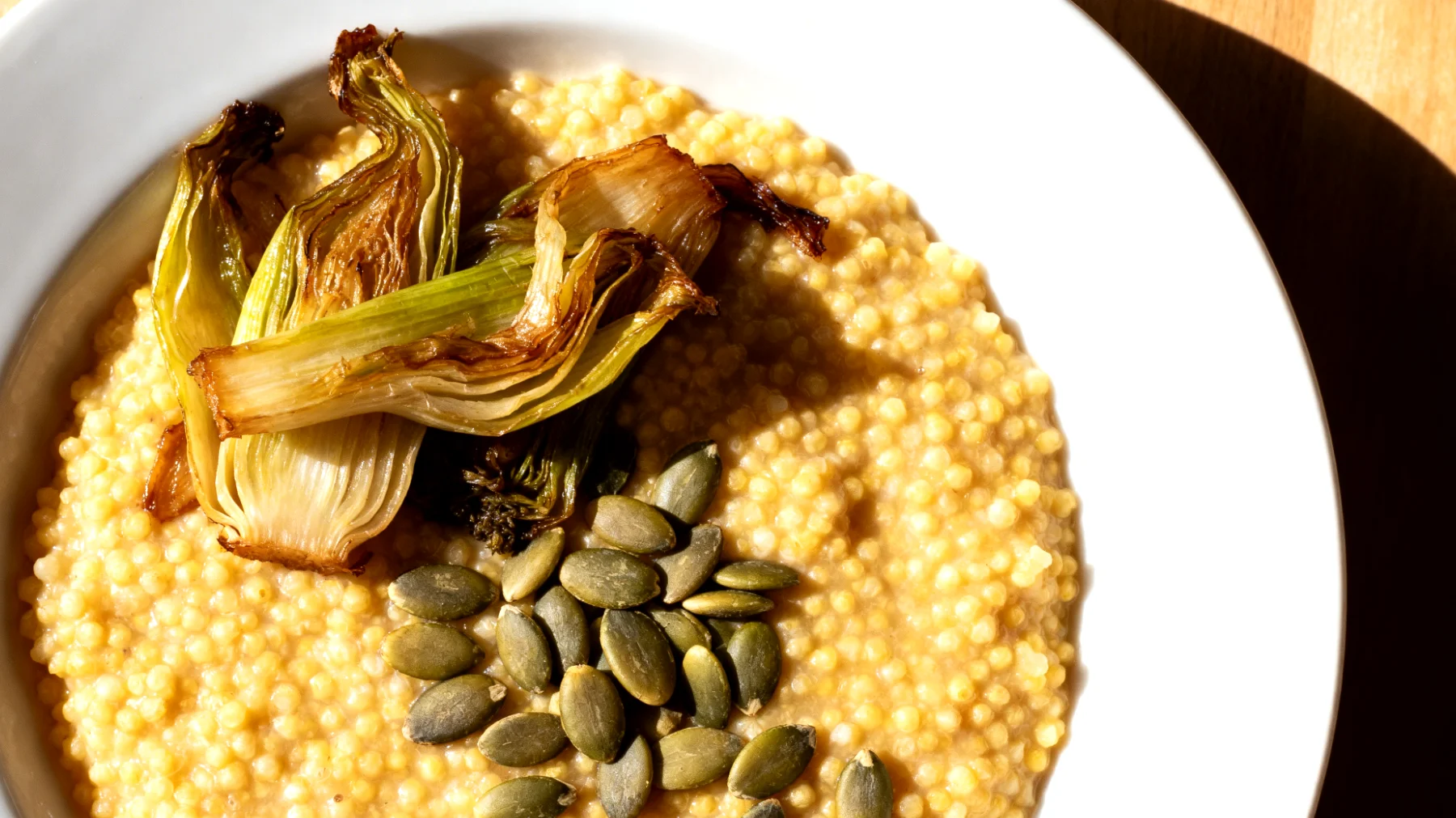 Hirsebrei mit Kürbiskernen und gedünstetem Fenchel"